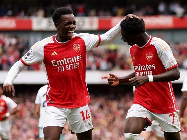 Bukayo Saka nhận được câu trả lời huyền thoại từ biểu tượng Arsenal Rio Ferdinand