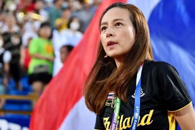 Madam Pang vô cùng hài lòng với đội tuyển Thái Lan sau trận đấu với Uzbekistan