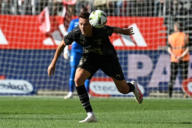 Nemanja Matic chính thức gia nhập Lyon