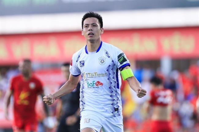 Nguyễn Văn Quyết, tiền đạo V.League, chia sẻ thông tin gây sốc về án cấm 8 trận năm 2023.