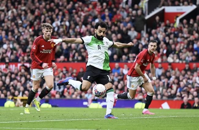 Mohamed Salah thiết lập kỷ lục khi Liverpool bị loại khỏi FA Cup